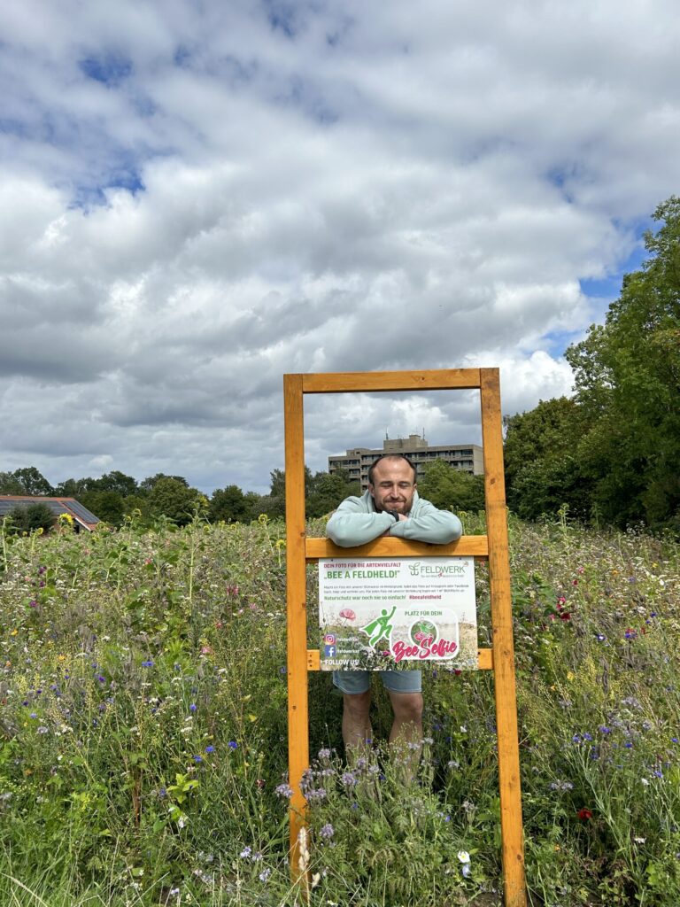 Ein Selfiefenster, das Lebensraum schafft feldwerk selfie fennster marco scaled 1