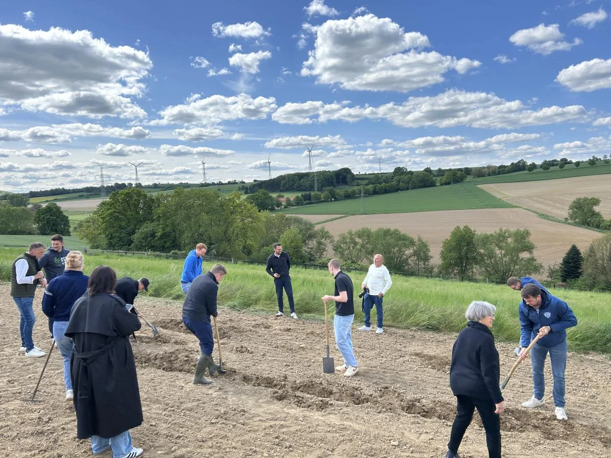 Handball-Blühwoche 2026 in Lippe | TBV & HSG x Feldwerk Bluehspieltag 2025 Aussaatevent 013